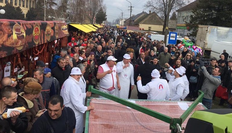 Kobasicijada u Turiji 2026: Festival domaće hrane i najduža kobasica na svetu
